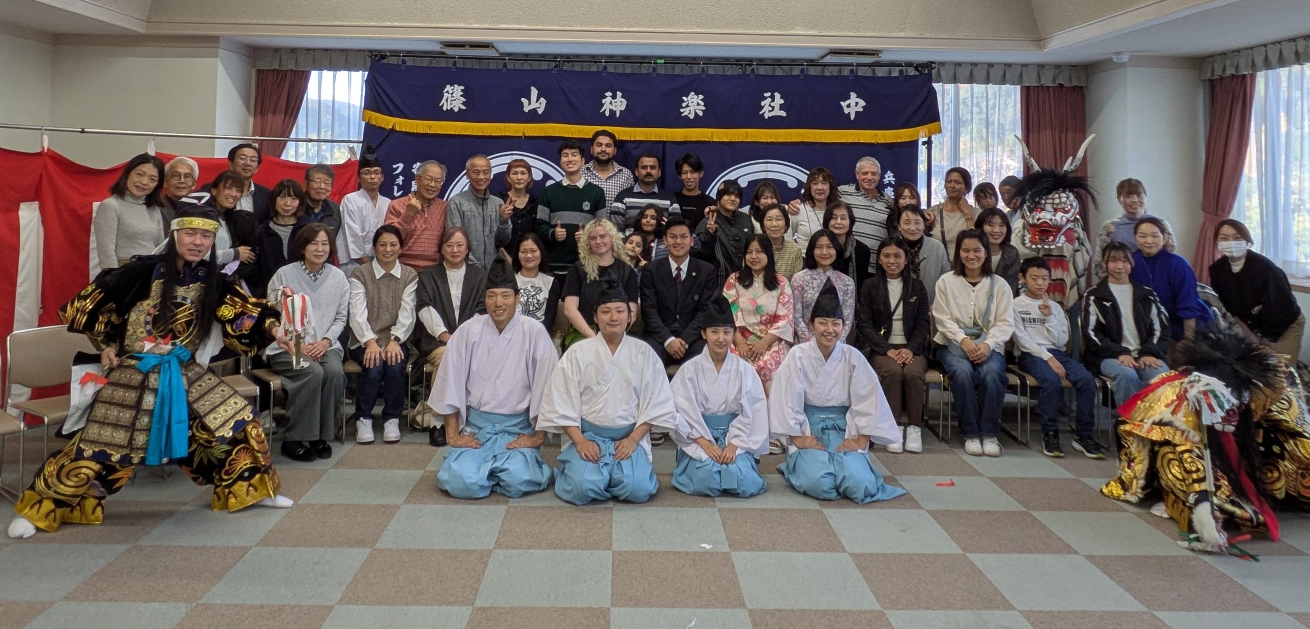 HPトップ画像　秋の集い集合写真